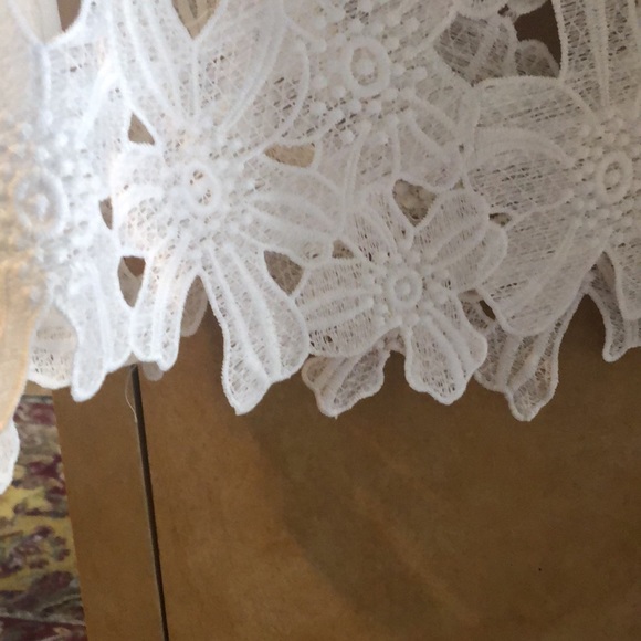 ⛱PRICEDROP 🌺LACE TOP NEW tags - Picture 3 of 5